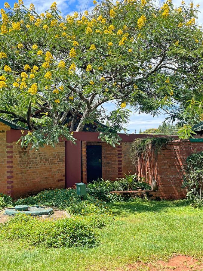 Weaver Cottages Harare Extérieur photo